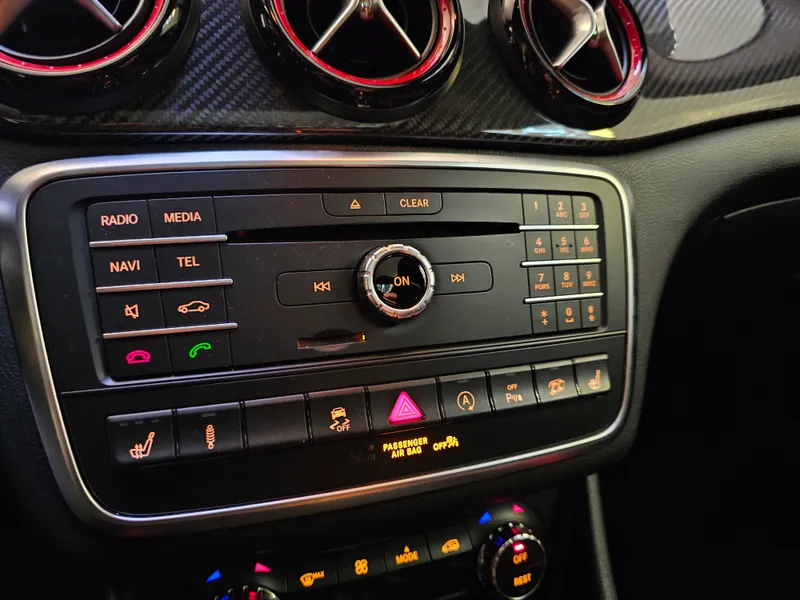 Mercedes Benz GLA 45 AMG foto 16