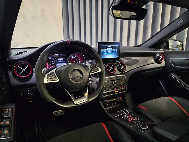 Mercedes Benz GLA 45 AMG foto 9