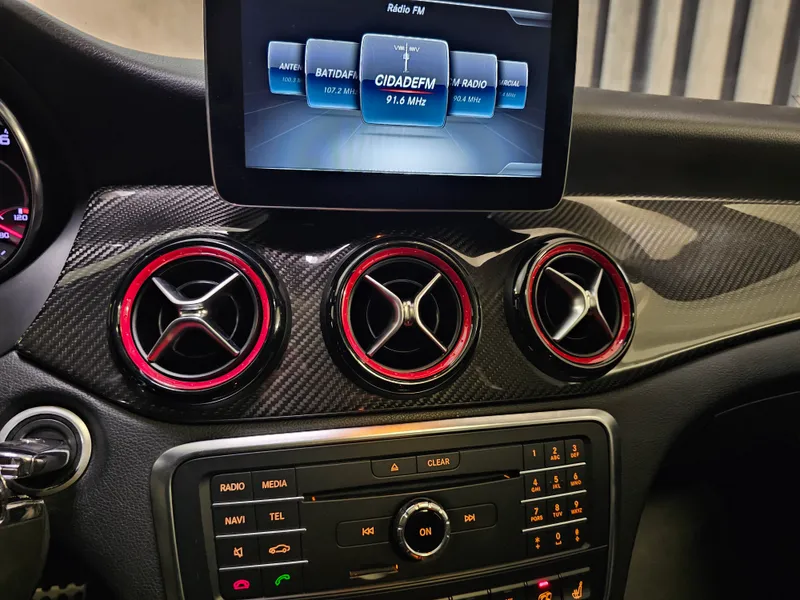 Mercedes Benz GLA 45 AMG foto 15