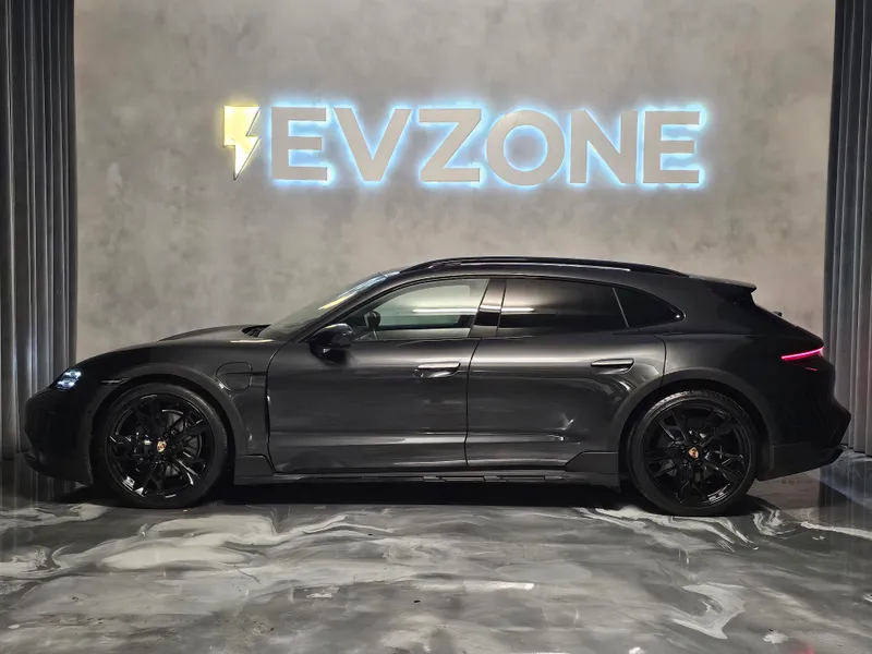 Porsche Taycan Cross Turismo foto 4