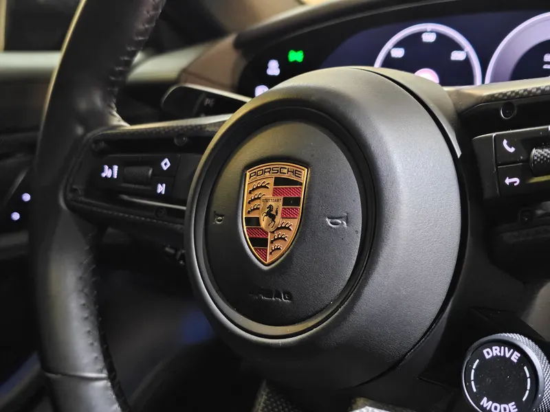 Porsche Taycan Cross Turismo foto 13