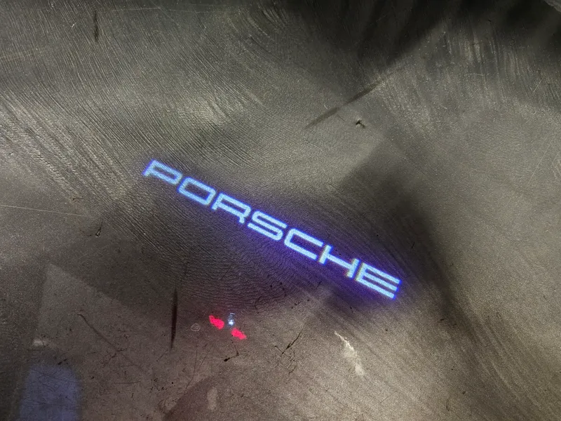 Porsche Taycan Cross Turismo foto 42