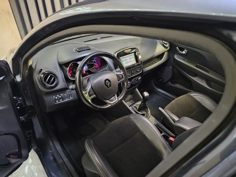 Renault Clio foto 9