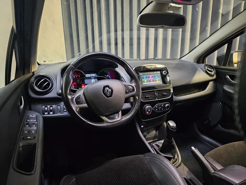 Renault Clio foto 10