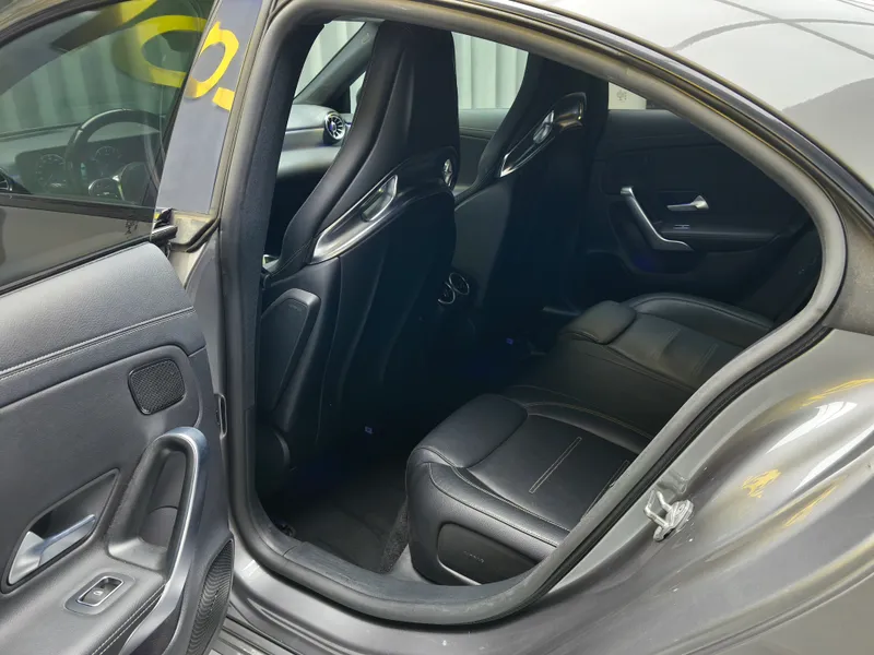 Mercedes Benz CLA 45 AMG foto 16