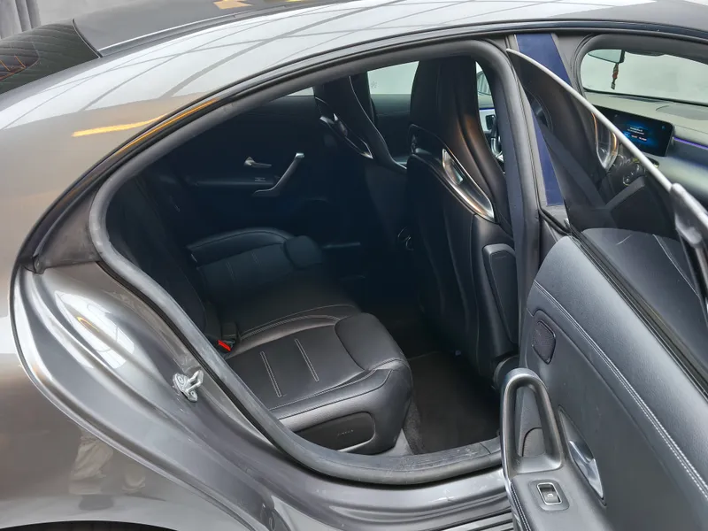 Mercedes Benz CLA 45 AMG foto 17