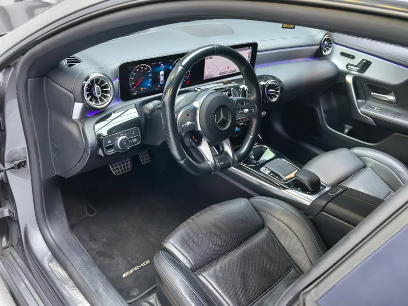 Mercedes Benz CLA 45 AMG foto 8