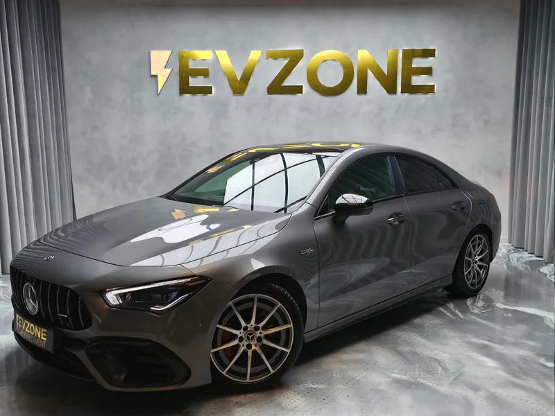 Mercedes Benz CLA 45 AMG foto 3