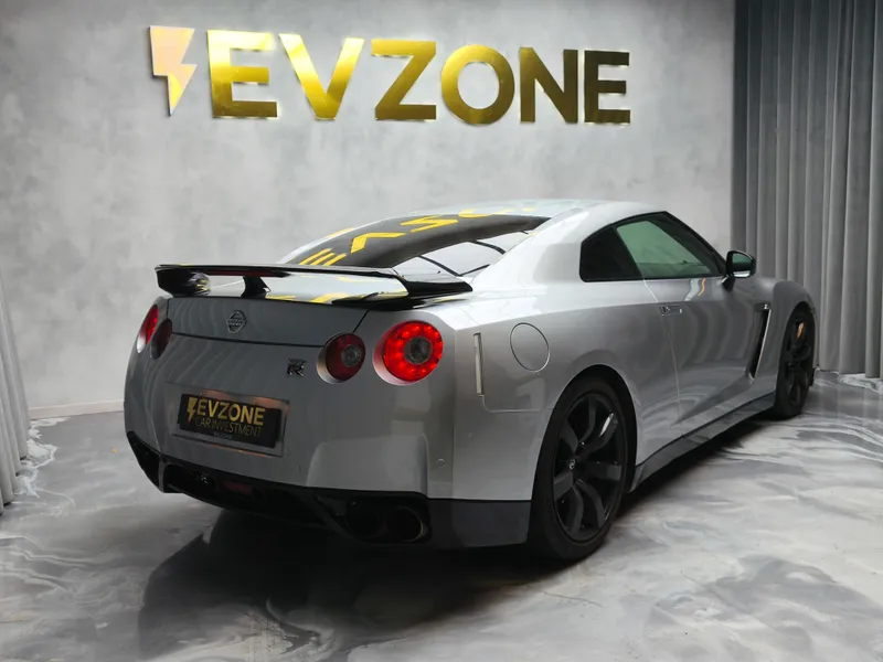 Nissan GT-R foto 6