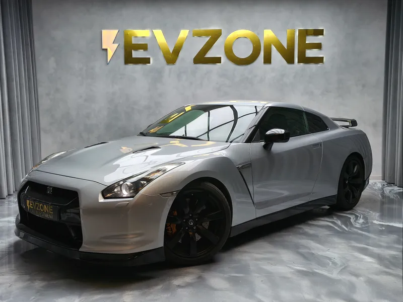 Nissan GT-R foto 3