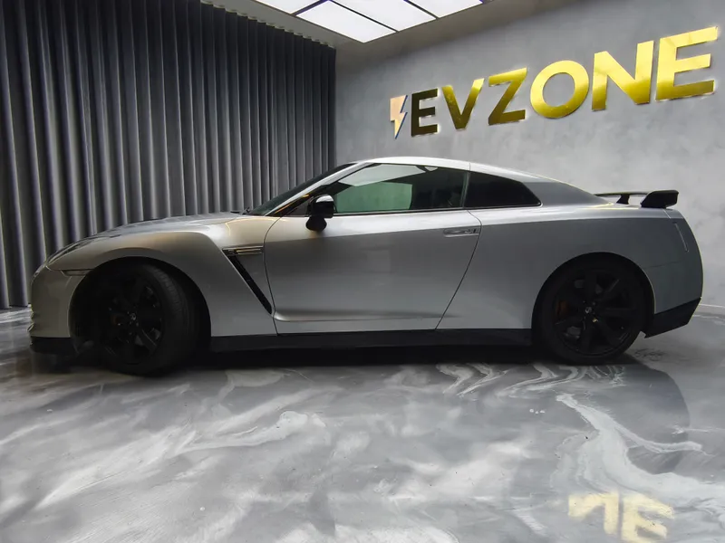 Nissan GT-R foto 4