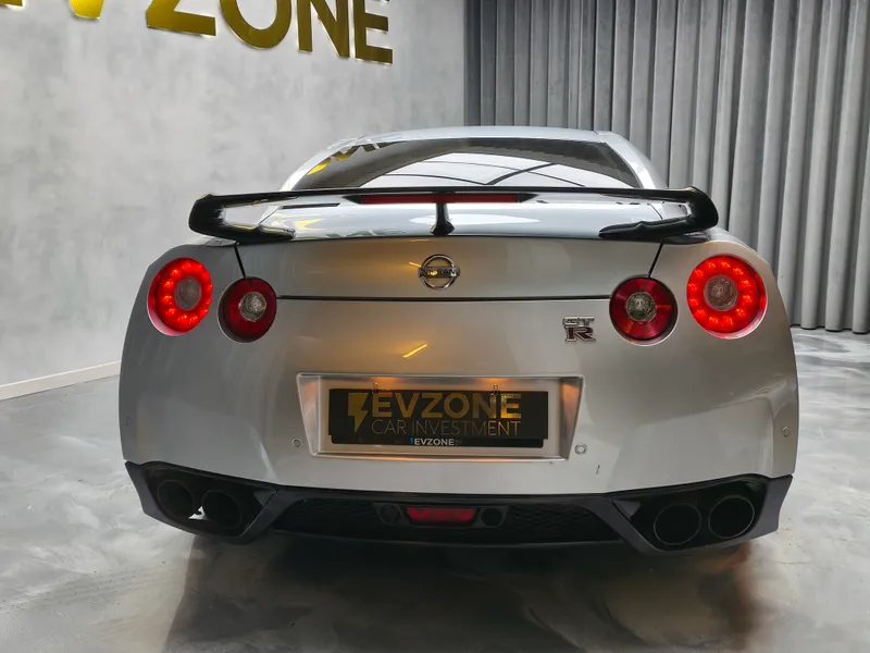 Nissan GT-R foto 5
