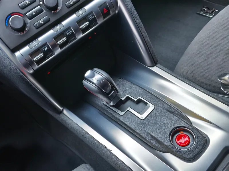 Nissan GT-R foto 17