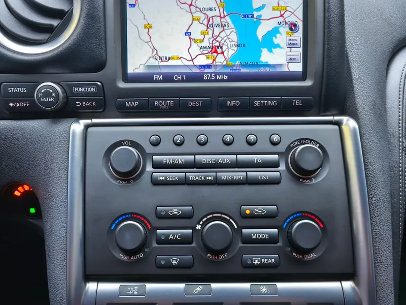 Nissan GT-R foto 16