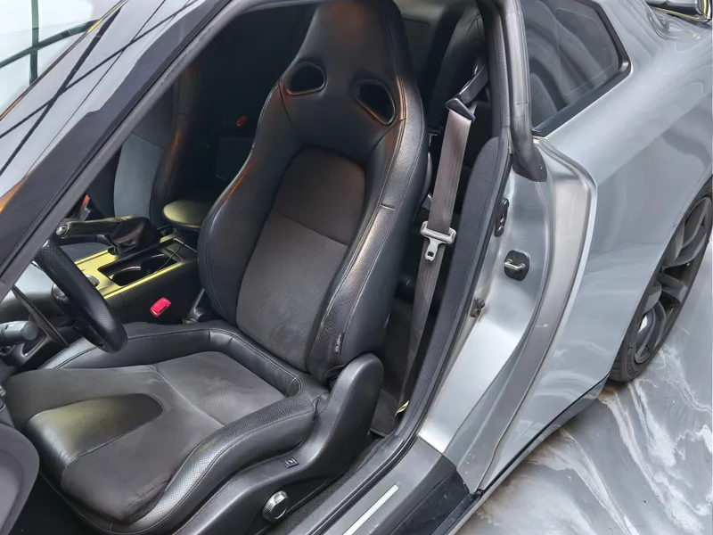 Nissan GT-R foto 18
