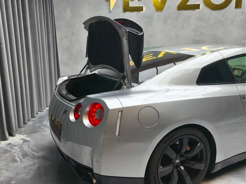 Nissan GT-R foto 24