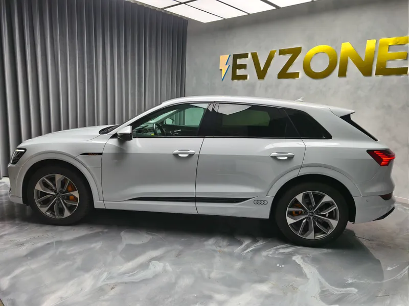 Audi e-tron foto 4