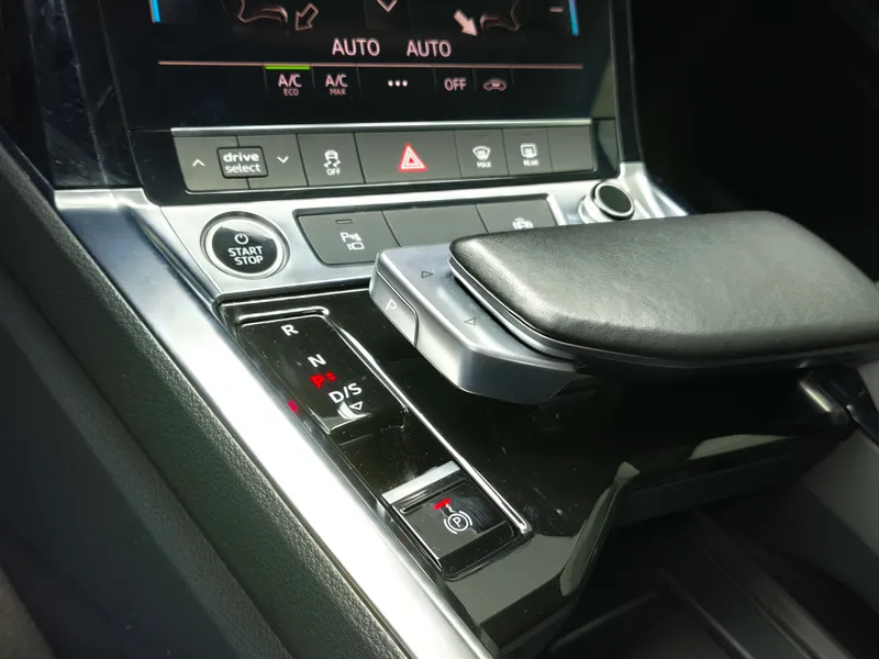 Audi e-tron foto 15