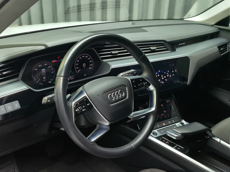 Audi e-tron foto 8