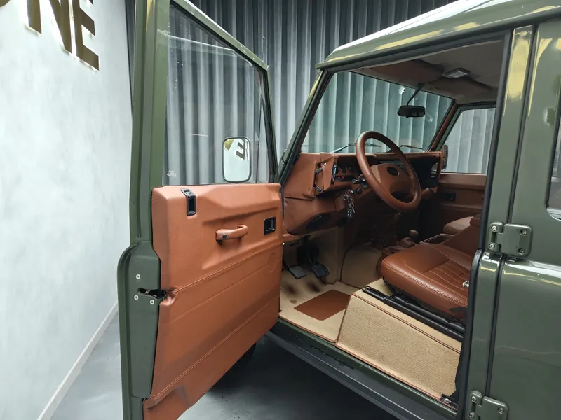 Land Rover Defender foto 9