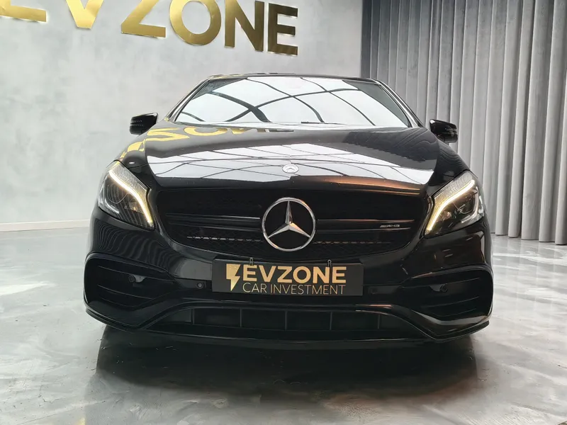 Mercedes Benz A 45 AMG foto 2