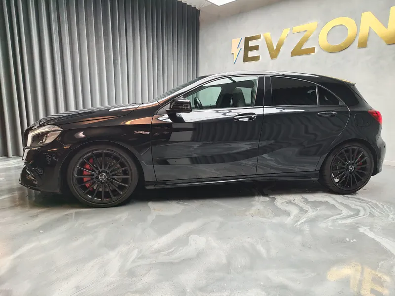 Mercedes Benz A 45 AMG foto 4