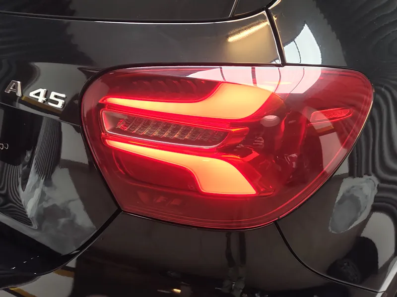 Mercedes Benz A 45 AMG foto 17