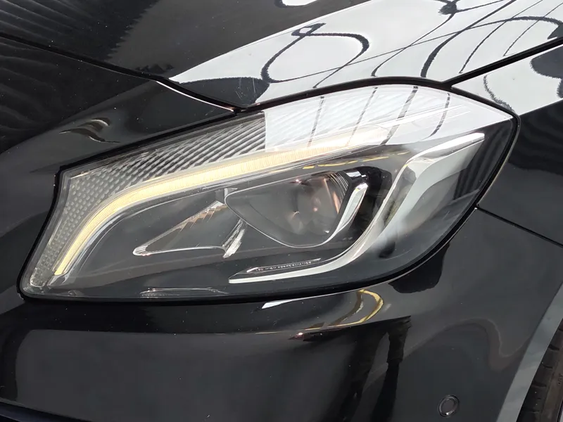 Mercedes Benz A 45 AMG foto 16