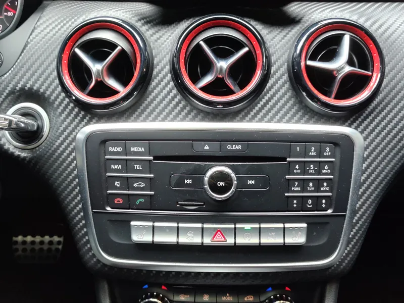Mercedes Benz A 45 AMG foto 12