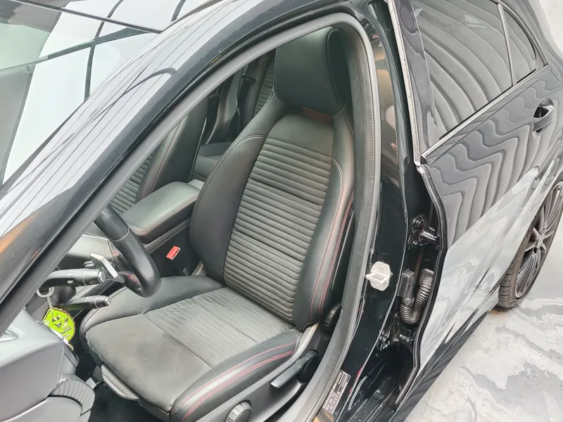 Mercedes Benz A 45 AMG foto 14