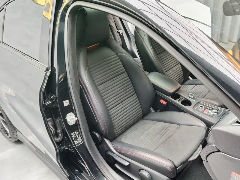 Mercedes Benz A 45 AMG foto 15