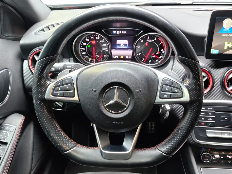 Mercedes Benz A 45 AMG foto 10