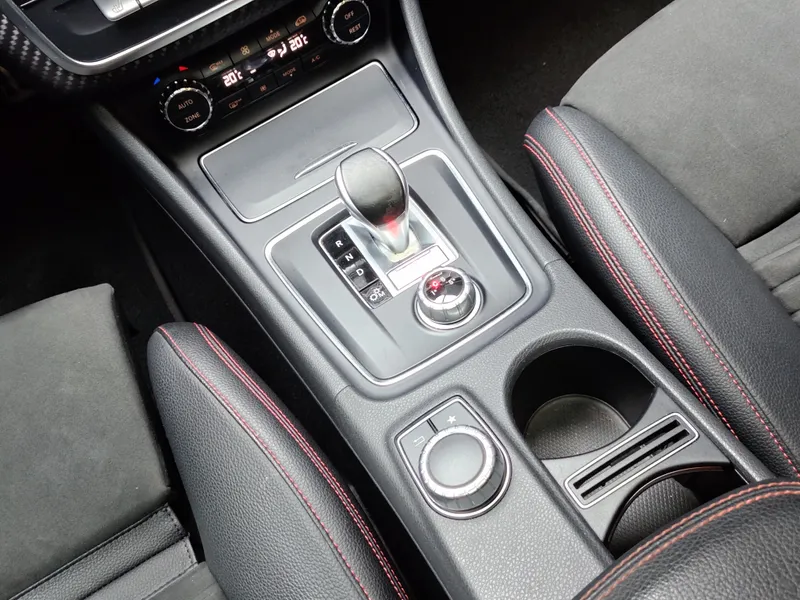 Mercedes Benz A 45 AMG foto 13