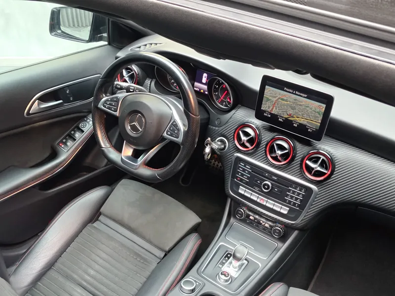 Mercedes Benz A 45 AMG foto 25