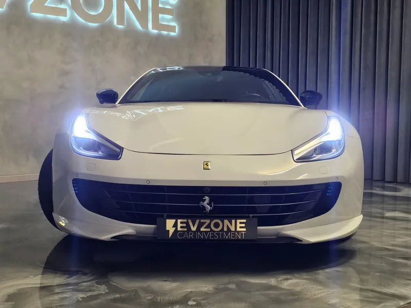 Ferrari GTC4 Lusso foto 3