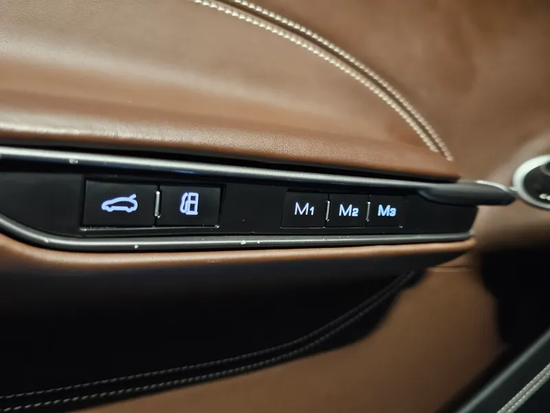 Ferrari GTC4 Lusso foto 34