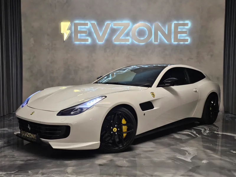 Ferrari GTC4 Lusso foto 4