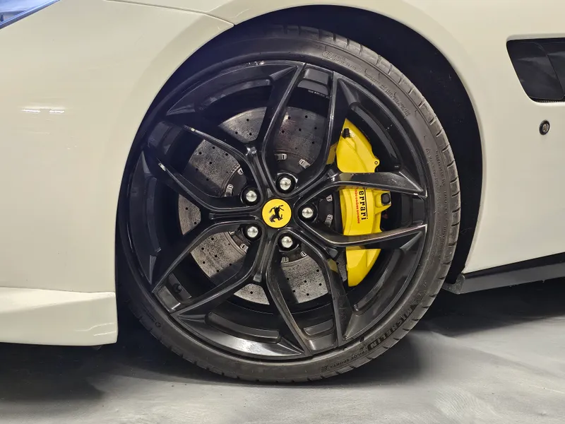 Ferrari GTC4 Lusso foto 44
