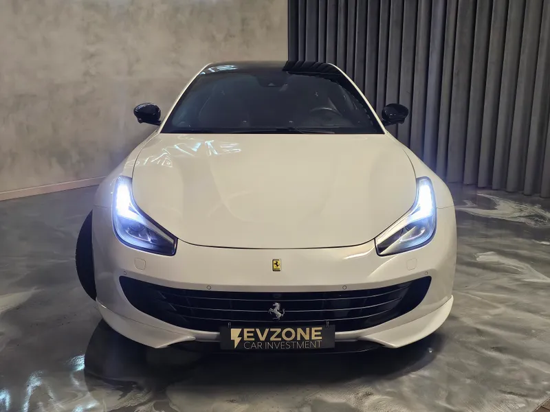 Ferrari GTC4 Lusso foto 2