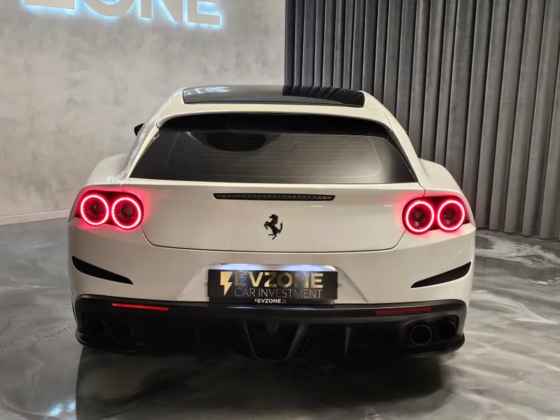 Ferrari GTC4 Lusso foto 6
