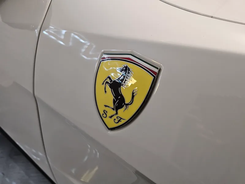 Ferrari GTC4 Lusso foto 39