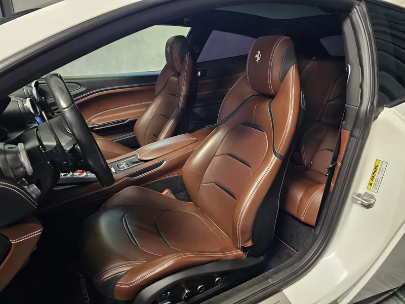 Ferrari GTC4 Lusso foto 23