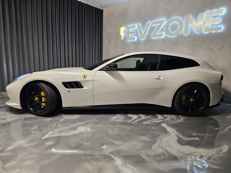 Ferrari GTC4 Lusso foto 5
