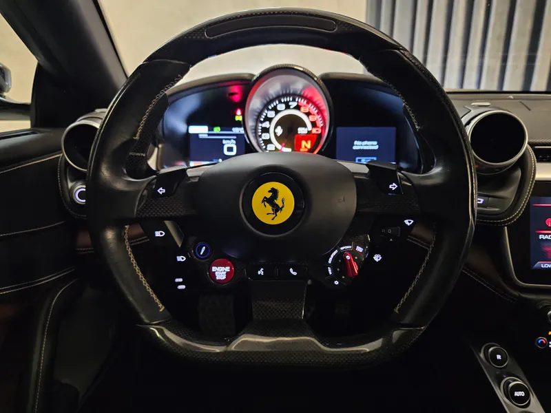 Ferrari GTC4 Lusso foto 14
