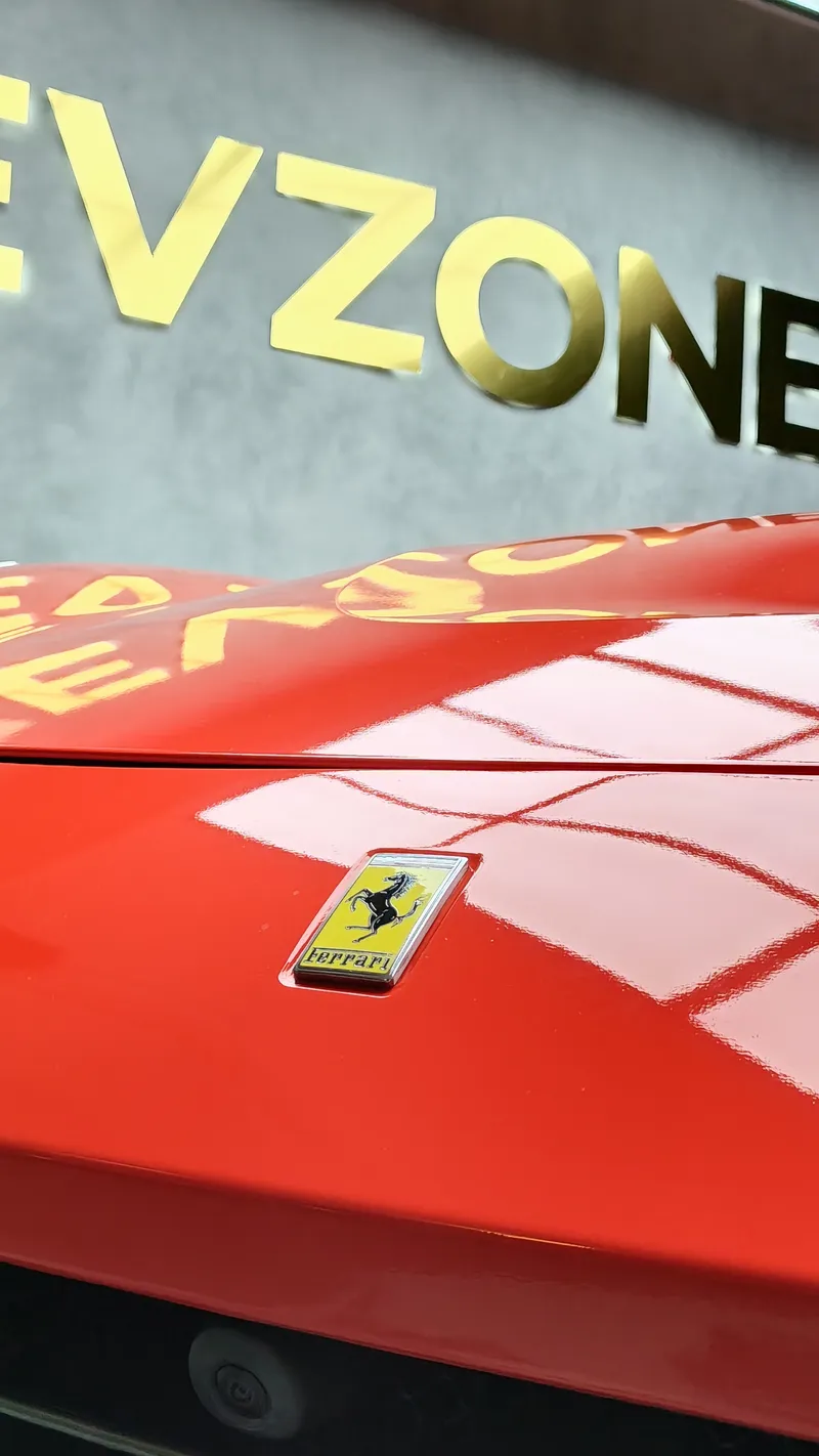 Ferrari GTC4 Lusso foto 38