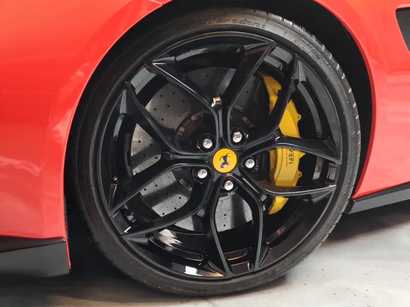 Ferrari GTC4 Lusso foto 44