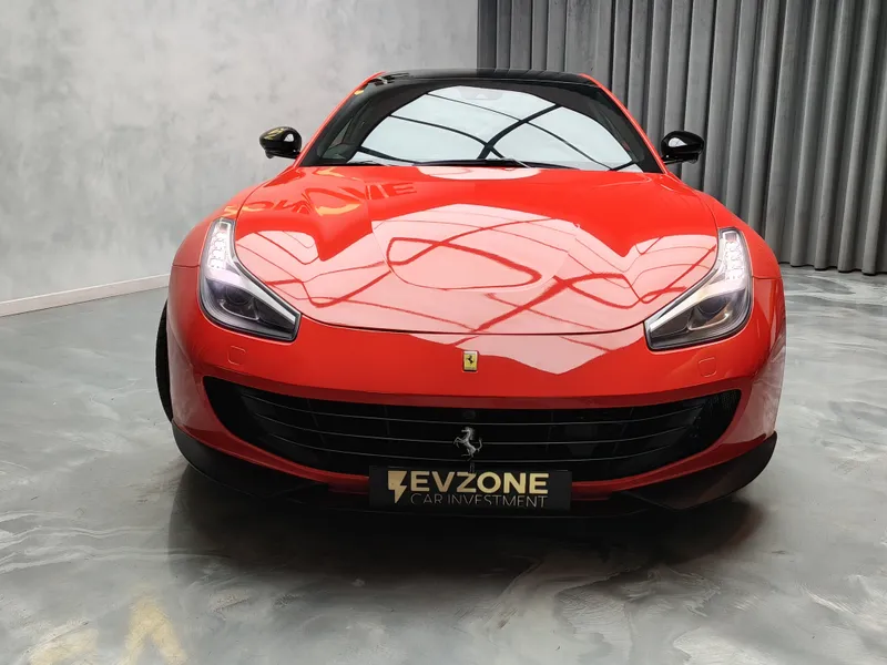 Ferrari GTC4 Lusso foto 2