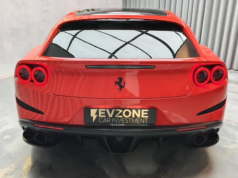 Ferrari GTC4 Lusso foto 4
