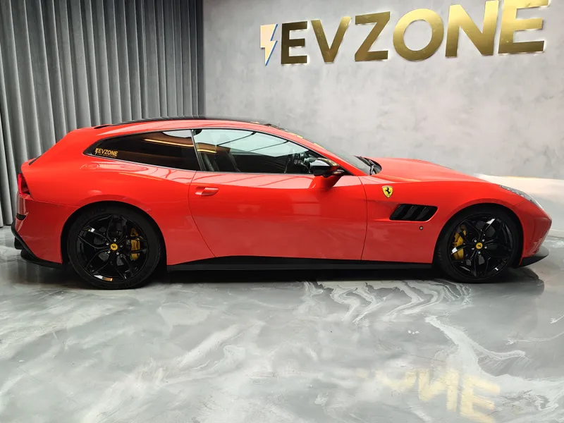 Ferrari GTC4 Lusso foto 6