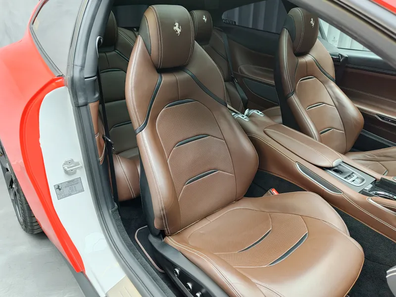 Ferrari GTC4 Lusso foto 23